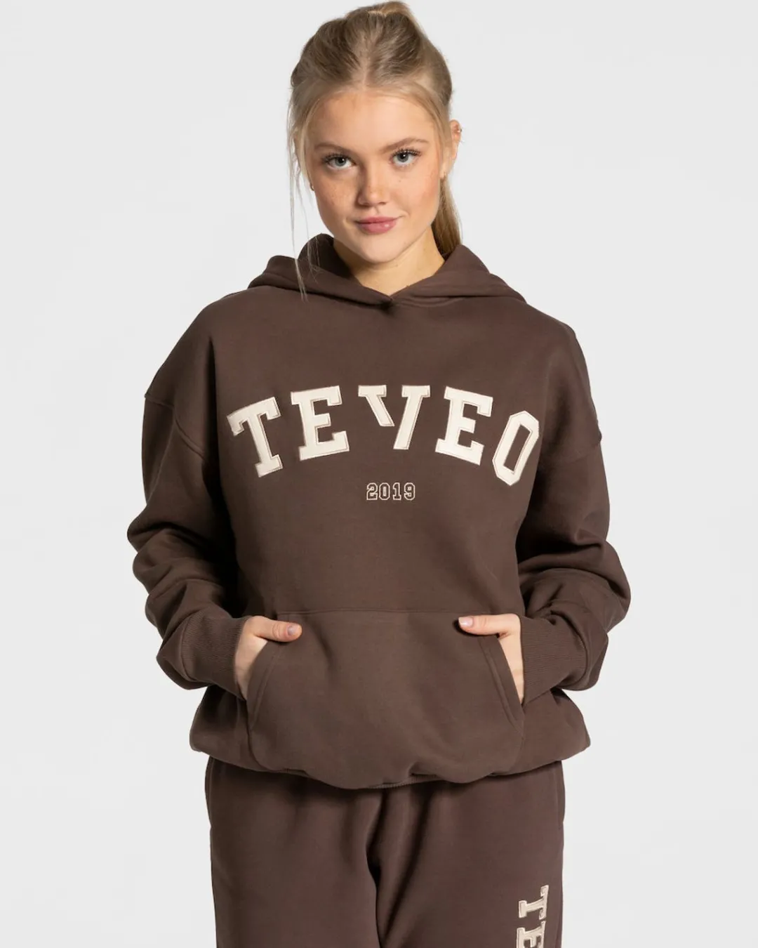 TEVEO Hoodies & Jackets*College Oversized Hoodie "Dunkelbraun"